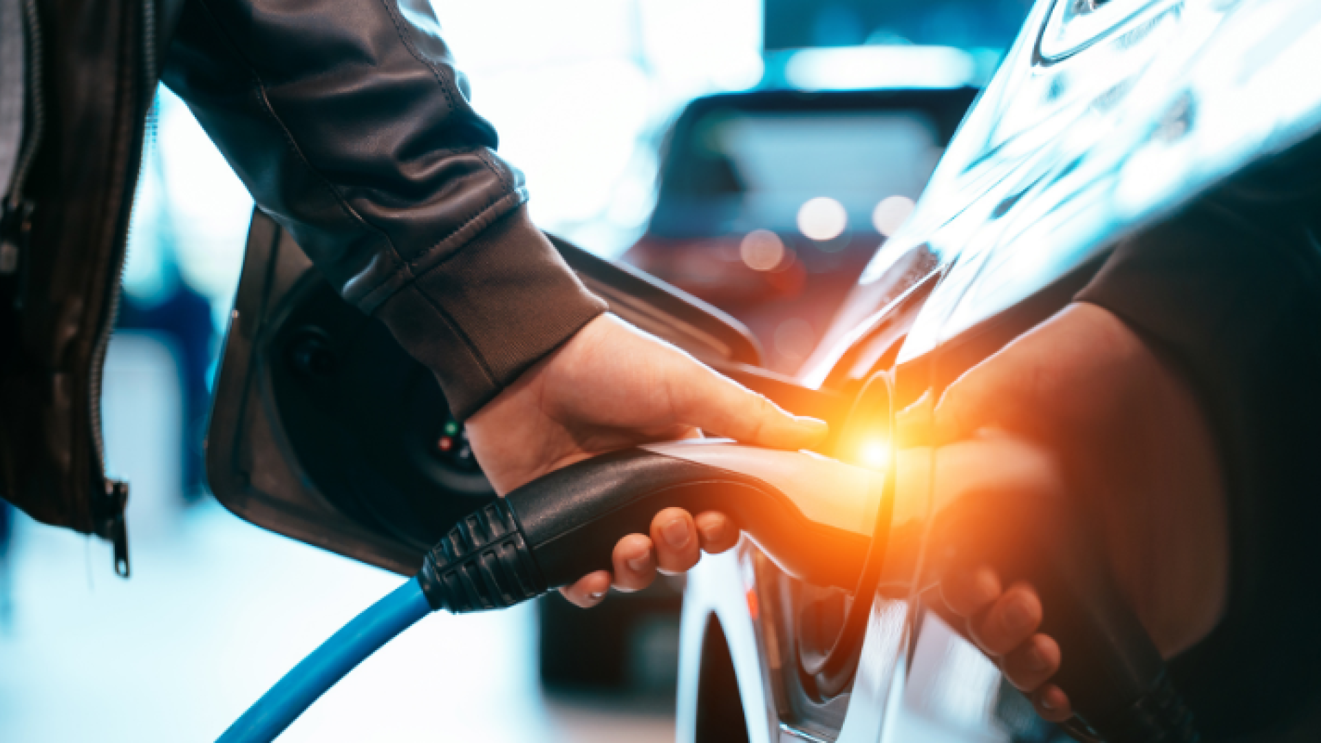 Cuidados esenciales para coches híbridos y eléctricos