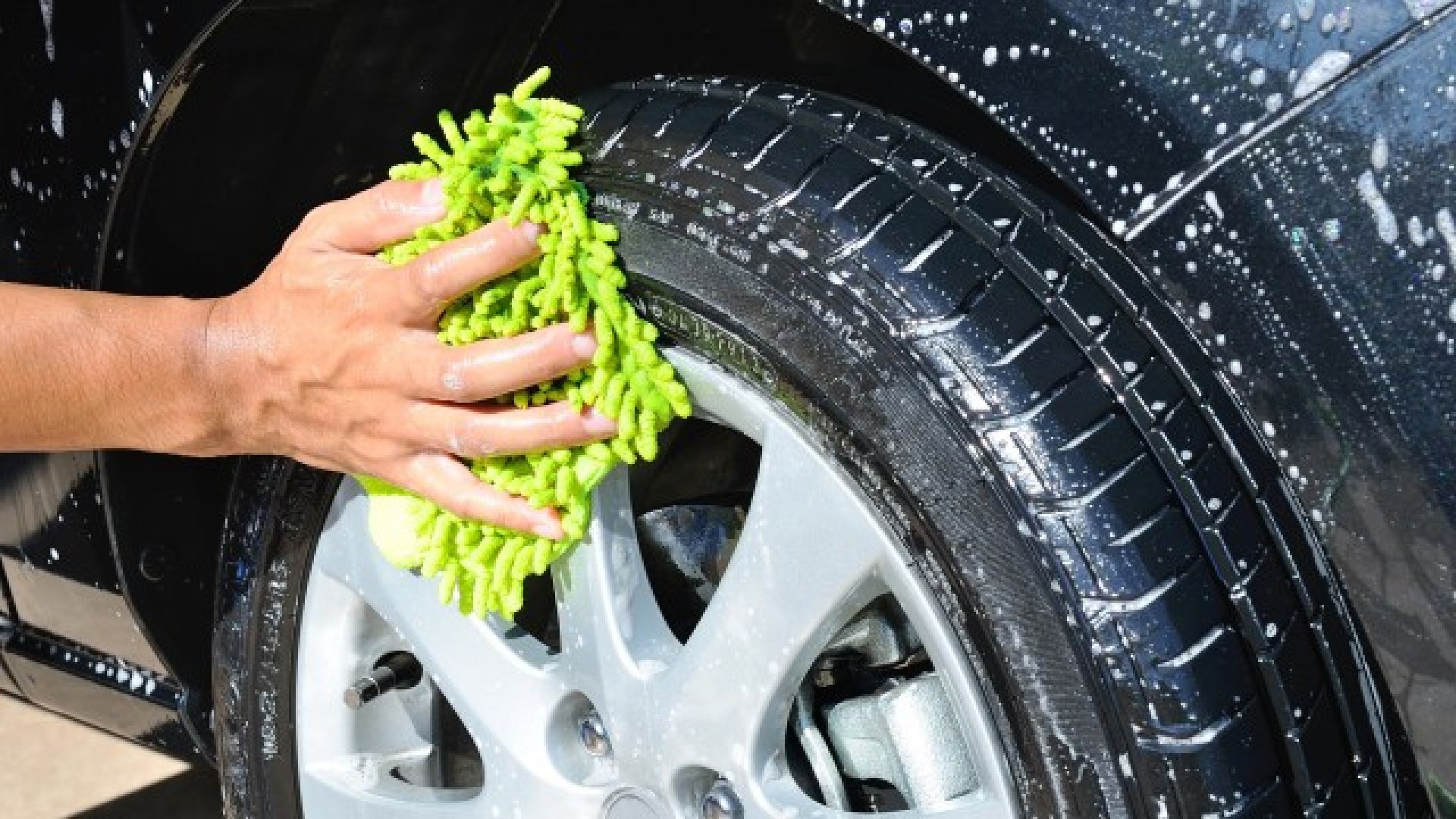 como limpiar neumáticos